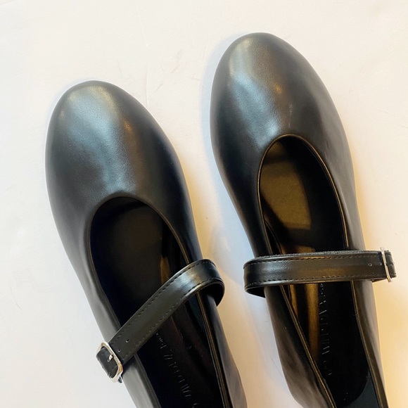 NWT (New in box) Black PU Mary Jane Flats - Picture 2 of 6